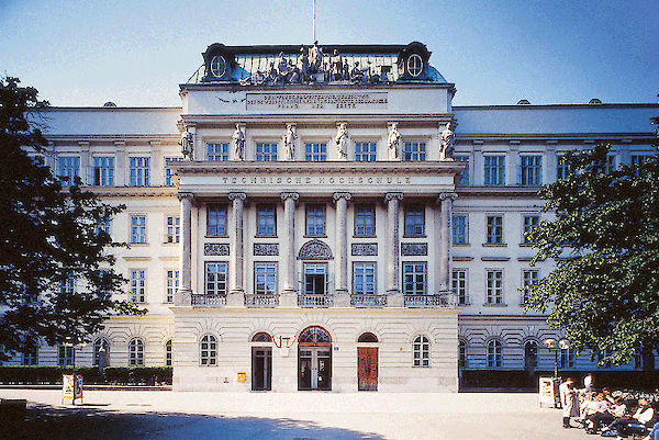 TU Wien Fassade