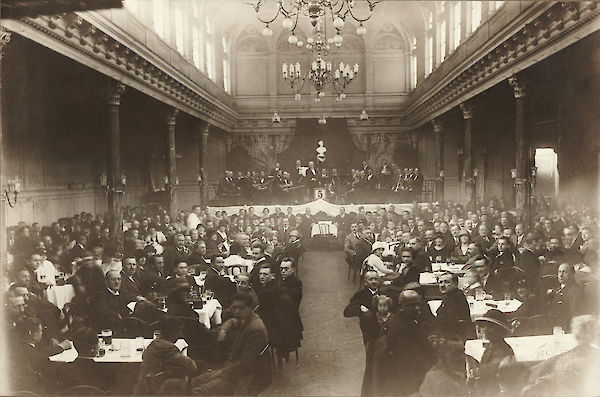 Großer Saal des Gschwandner in voller Bestuhlung