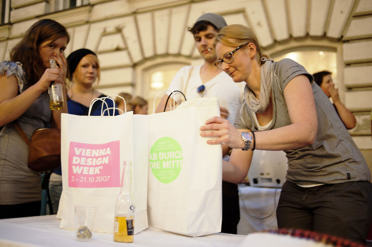 VIENNA DESIGN WEEK Flohmarkt