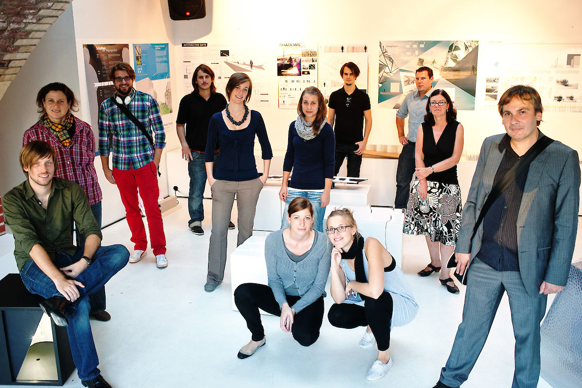 DER SCHEINWERFER II: Da-Zwischen