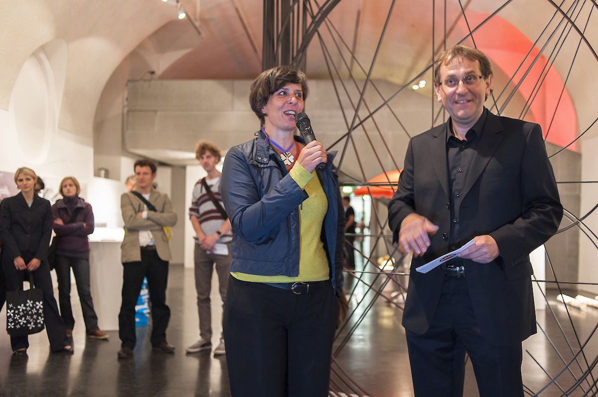 38042_120928_MOTI_nim