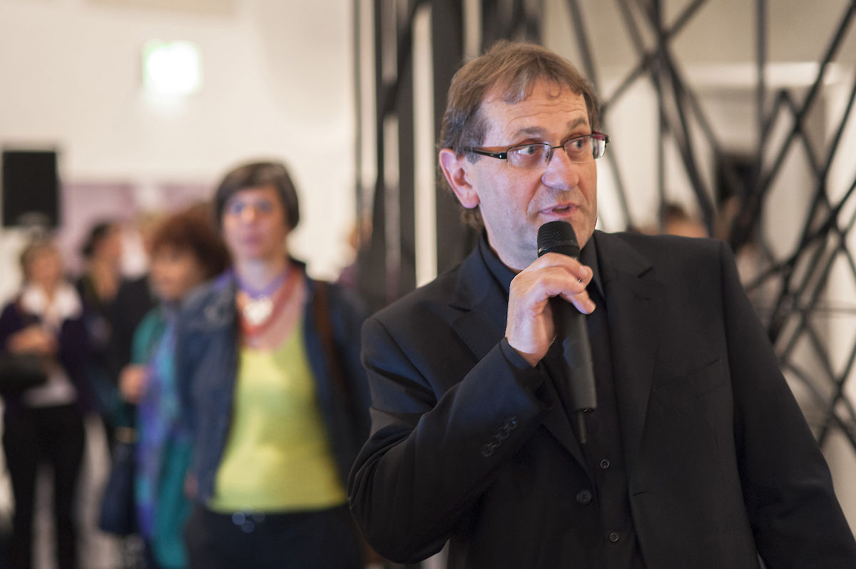 38043_120928_MOTI_nim