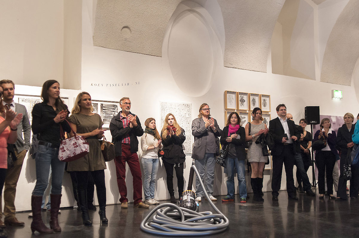 38044_120928_MOTI_nim