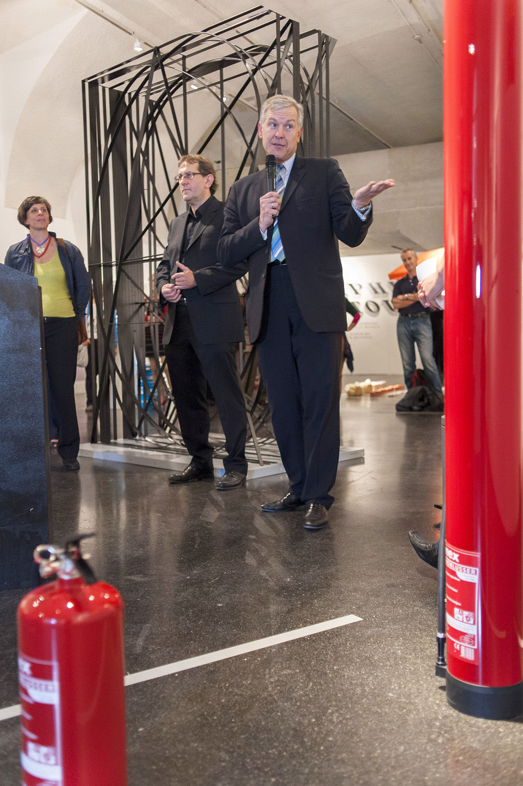 38045_120928_MOTI_nim