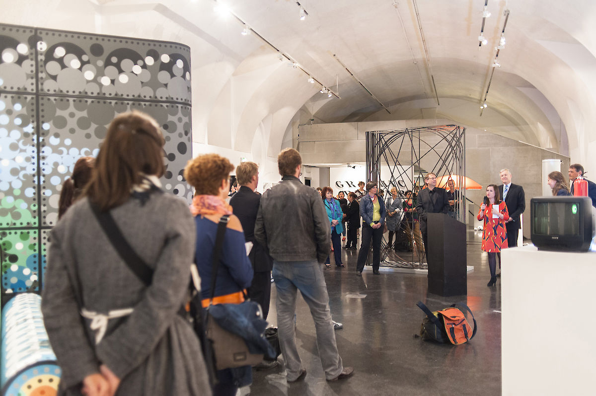 38047_120928_MOTI_nim