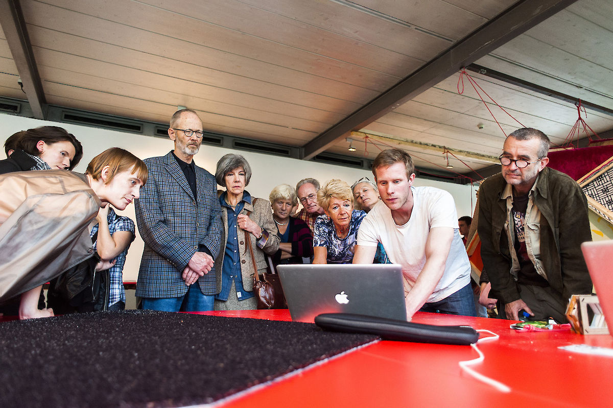 38570_121004_LabTalk_nim