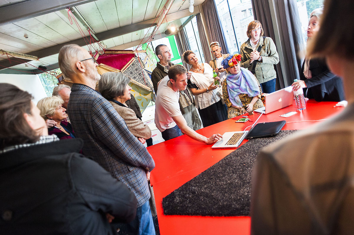 38574_121004_LabTalk_nim