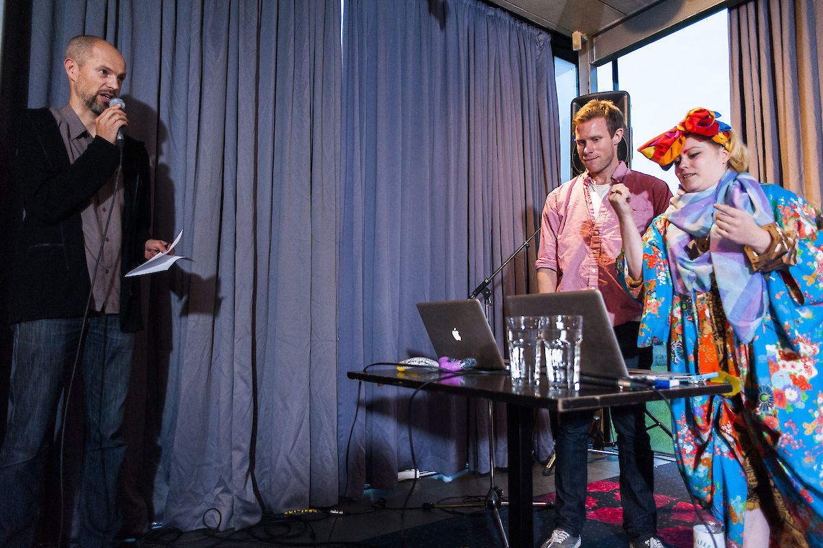 38589_121004_LabTalk_nim