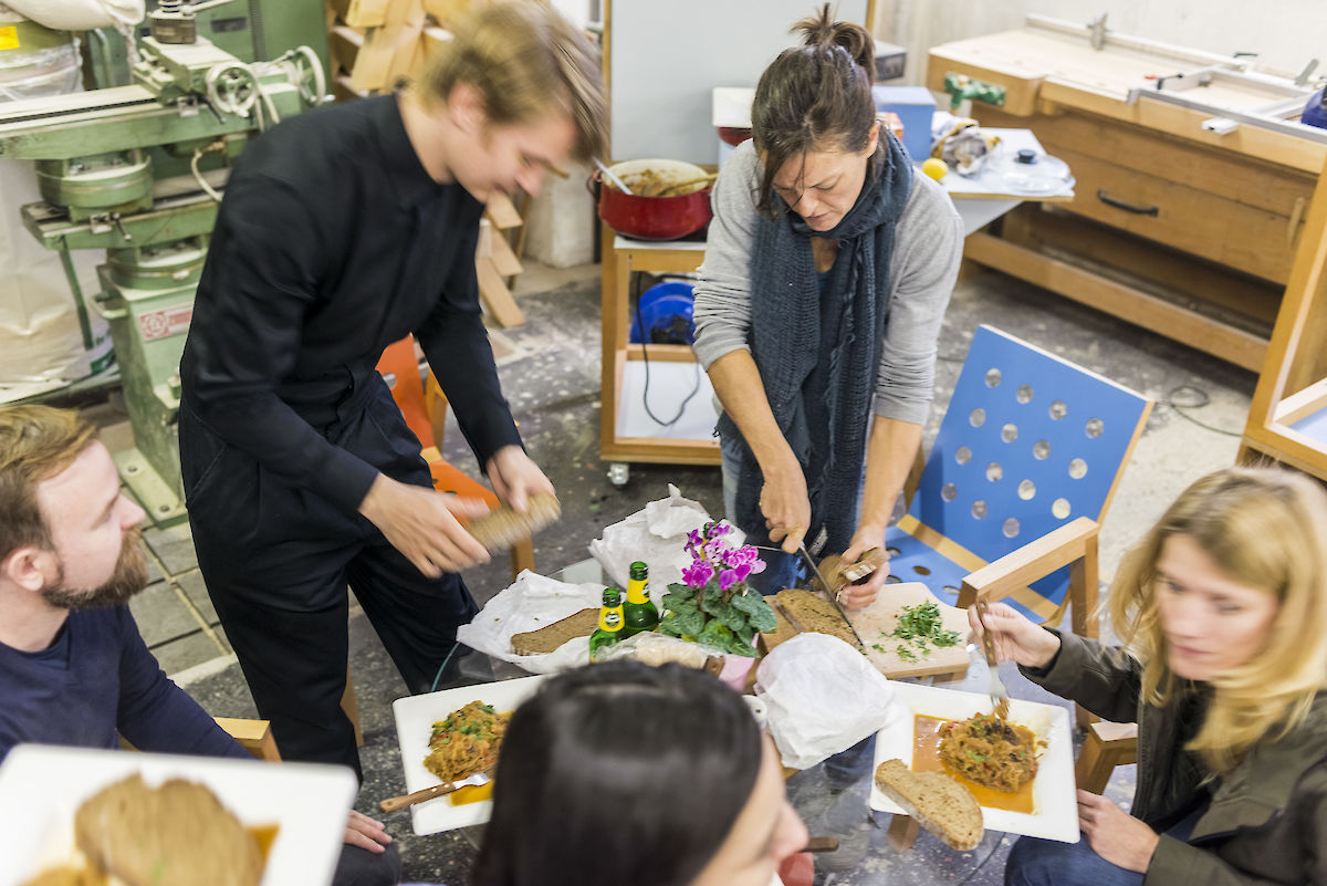 MÖBELMANUFAKTUR J.PEHACK, Sitzen, stellen, leuchten, kochen 3.10.15