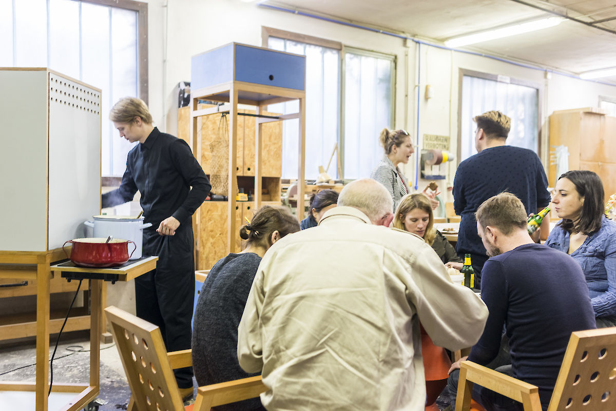 MÖBELMANUFAKTUR J.PEHACK, Sitzen, stellen, leuchten, kochen 3.10.15