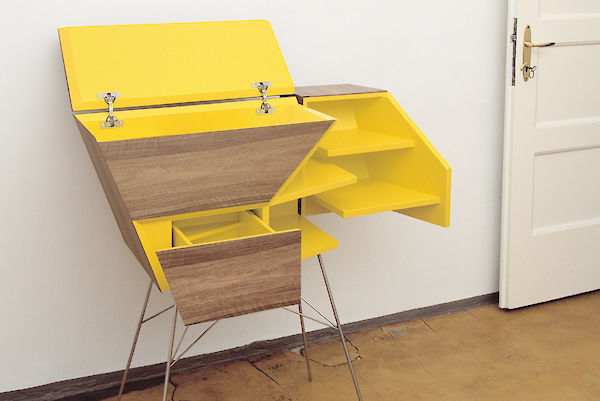 MARCH GUT Commode