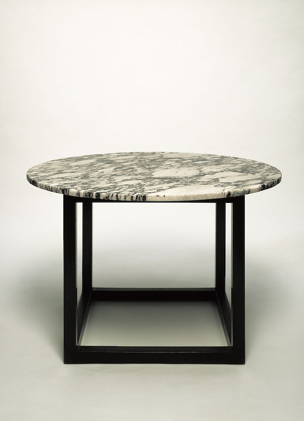 DINGE. schlicht &amp; einfach 
Rauchtisch mit Marmorplatte, Entwurf: Josef Hoffmann, Ausführung: ohne Angabe